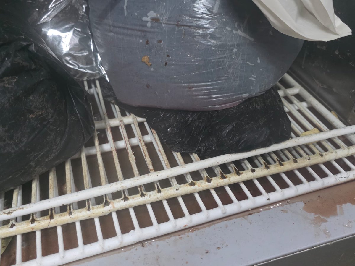10 Pounder Pizzeteria kitchen inspection photo